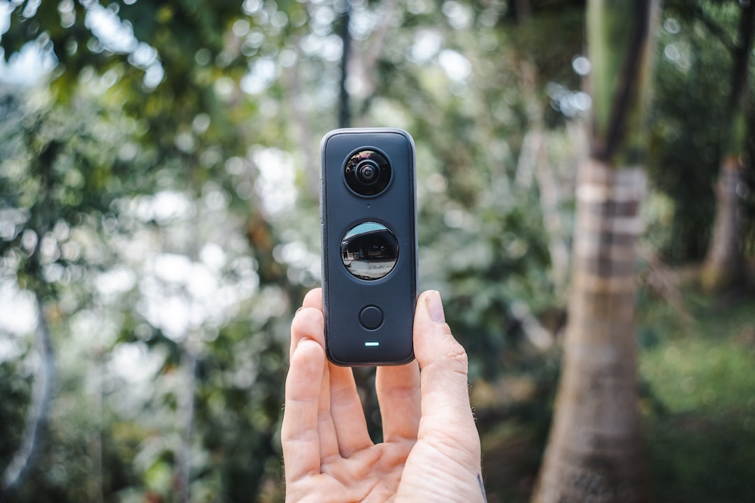 Insta360 Mic Pro: E-Ink Display Meets Pro Audio Recording